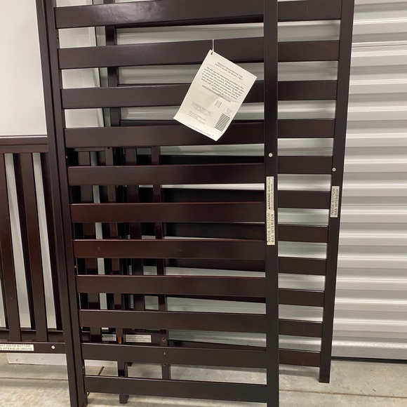 4-in-1 Delta Children’s Crib - Picture 3 of 8